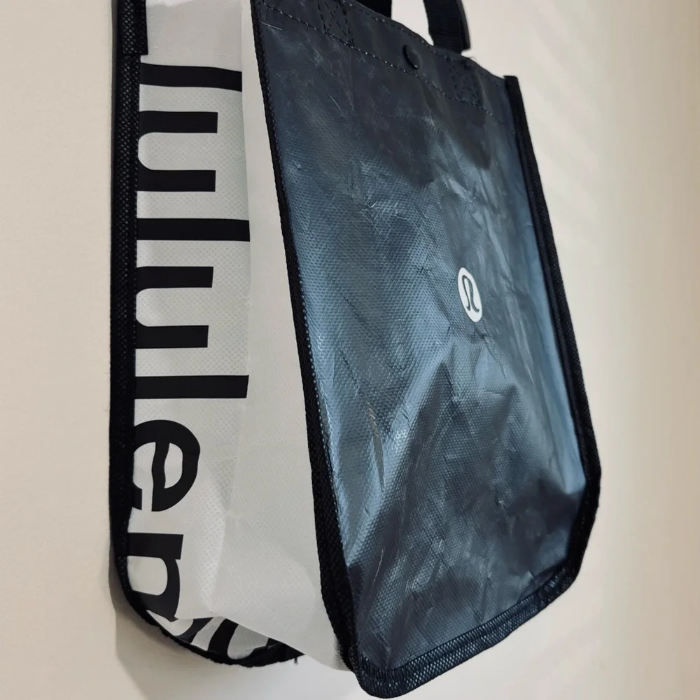 lululemon athletica Holiday Special Edition Small Reusable Tote Carryall Gym Bag